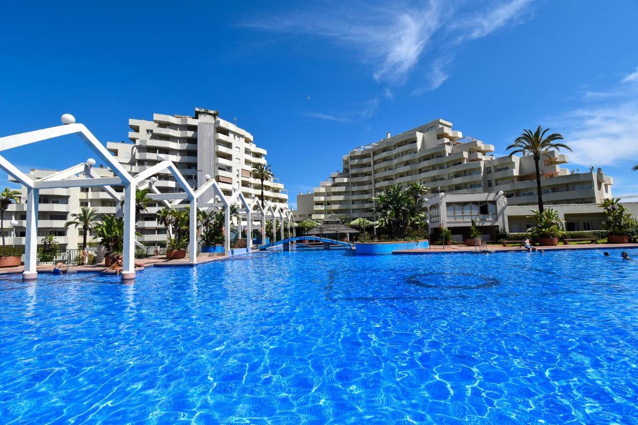 Benal Beach, Luxury Sea & Mountain View Beachside 1 Bedroom Apartment Бенальмадена Экстерьер фото