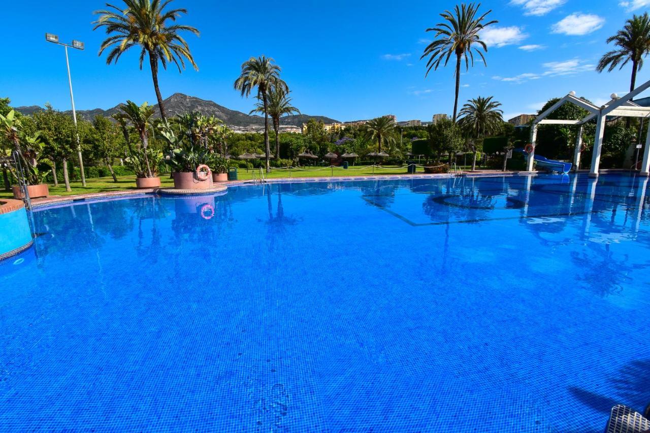 Benal Beach, Luxury Sea & Mountain View Beachside 1 Bedroom Apartment Бенальмадена Экстерьер фото
