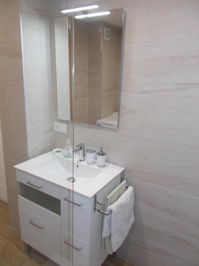 Benal Beach, Luxury Sea & Mountain View Beachside 1 Bedroom Apartment Бенальмадена Экстерьер фото